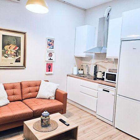 Acogedor Apartamento En Atocha By Bebalmy Madrid Bagian luar foto