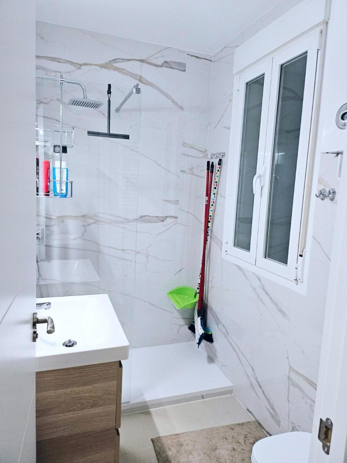 Acogedor Apartamento En Atocha By Bebalmy Madrid Bagian luar foto