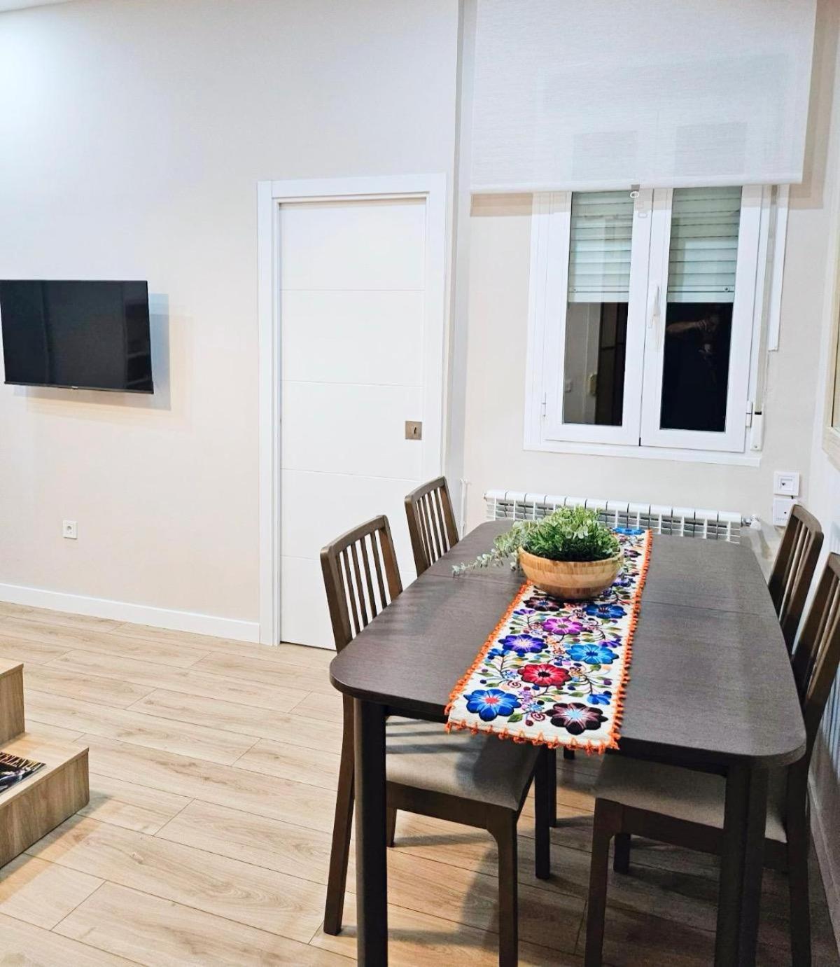Acogedor Apartamento En Atocha By Bebalmy Madrid Bagian luar foto