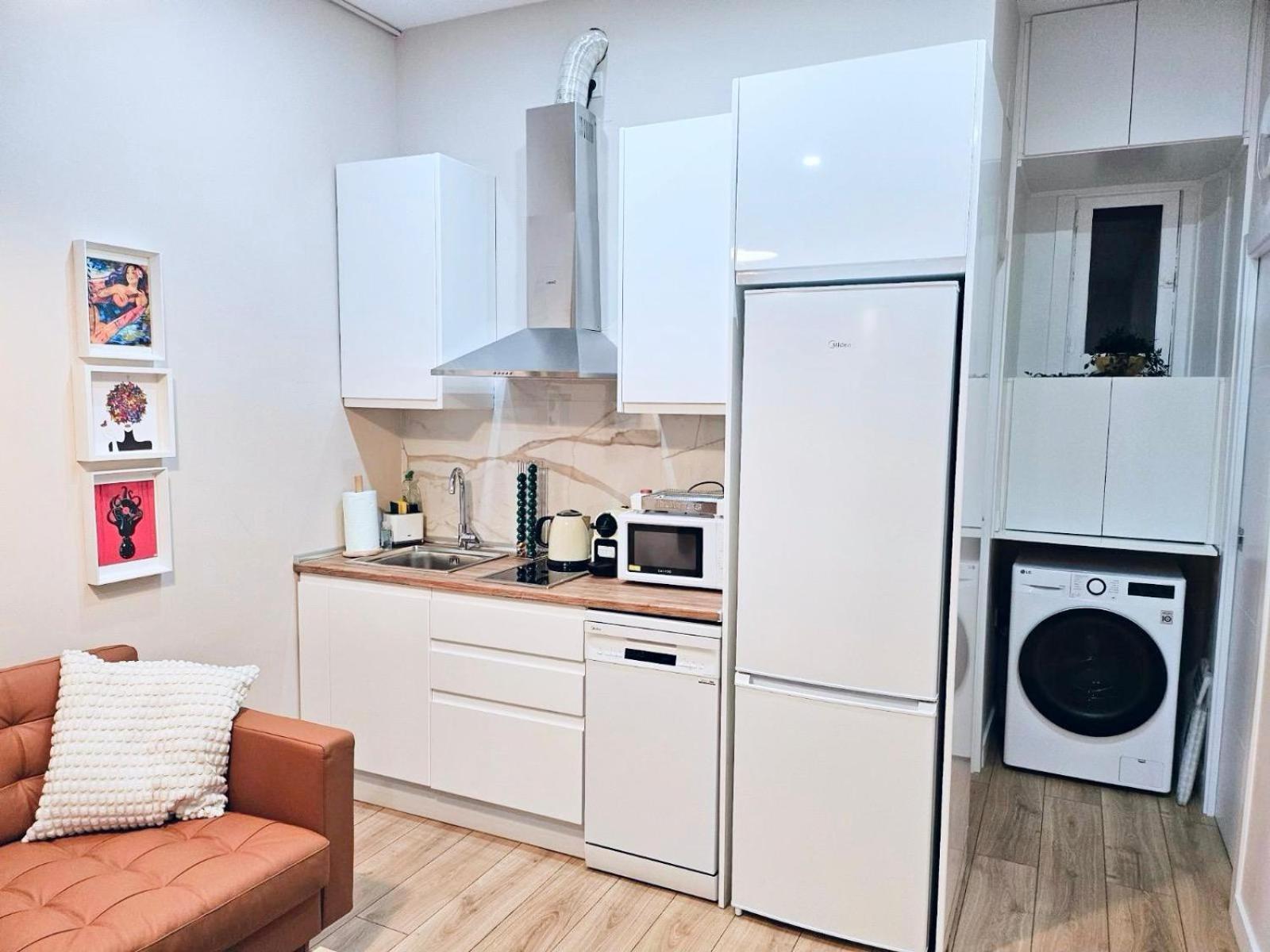 Acogedor Apartamento En Atocha By Bebalmy Madrid Bagian luar foto