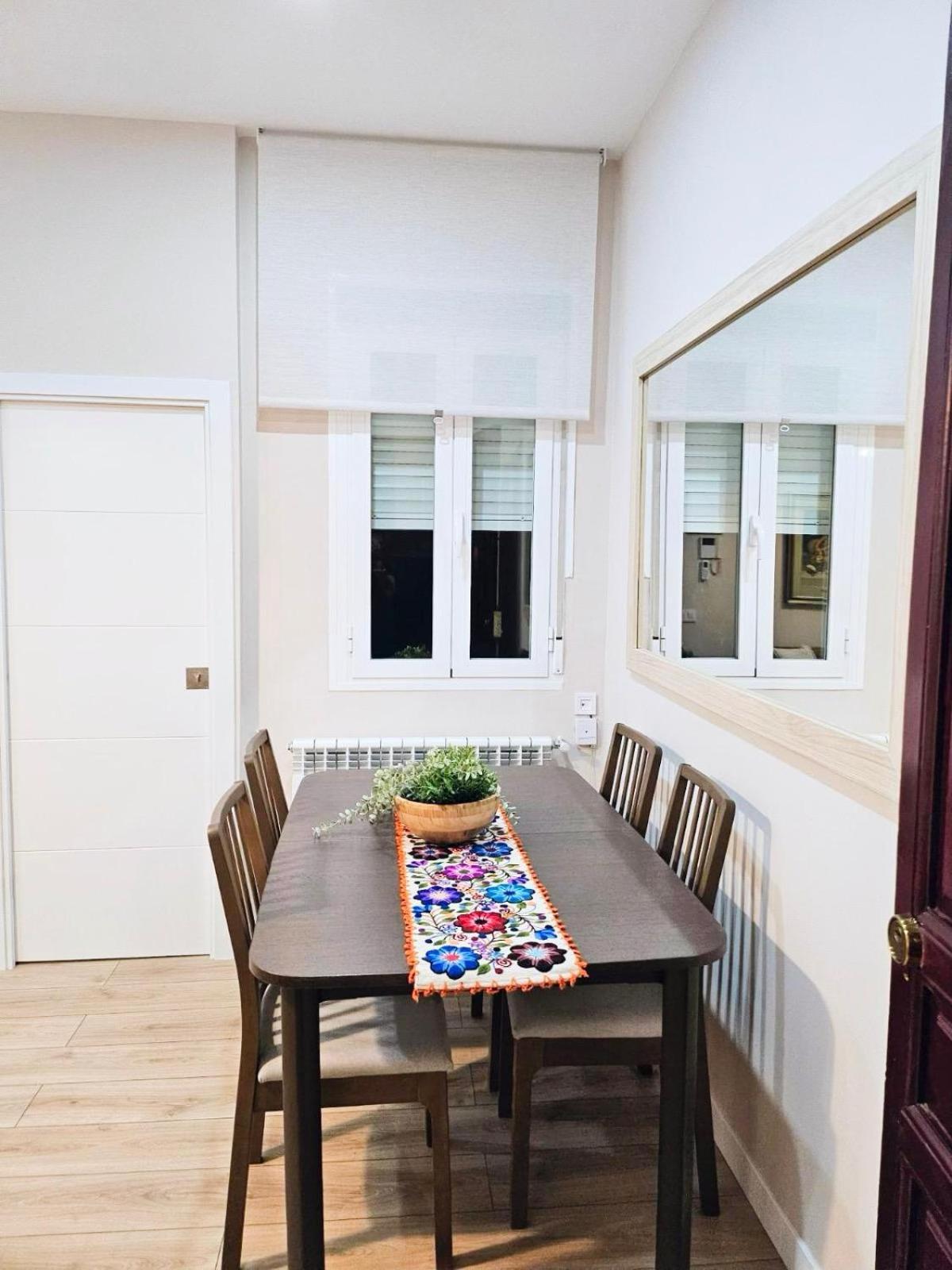 Acogedor Apartamento En Atocha By Bebalmy Madrid Bagian luar foto